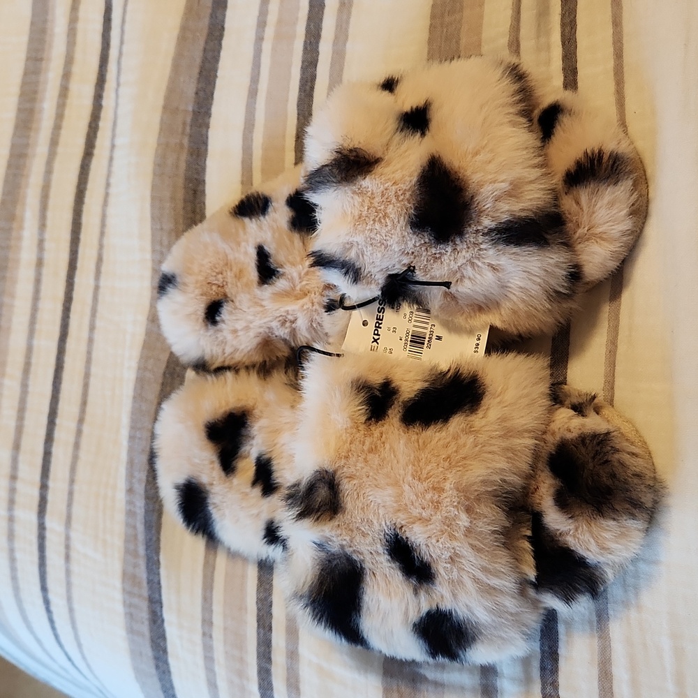Express leopard print slide slippers